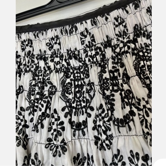Zara Woman White Black Broderie
Anglaise Smocked Embroidered Flared
Mini Skirt - Picture 4 of 11